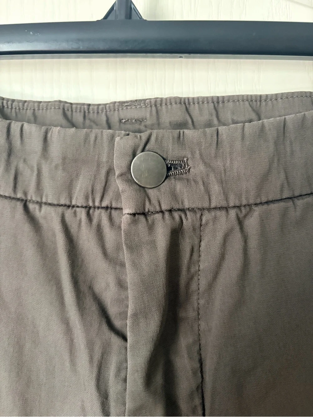 Lululemon men’s ABC Classic Fit Trouser Warpstreme, Olive Brown Size 34